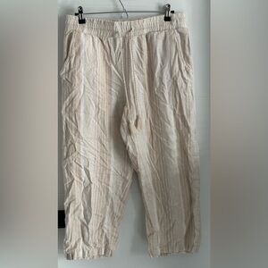 iyla: Women’s Crops- Size Large- 55% Linen & 45% Rayon (approx 23 inch inseam)
